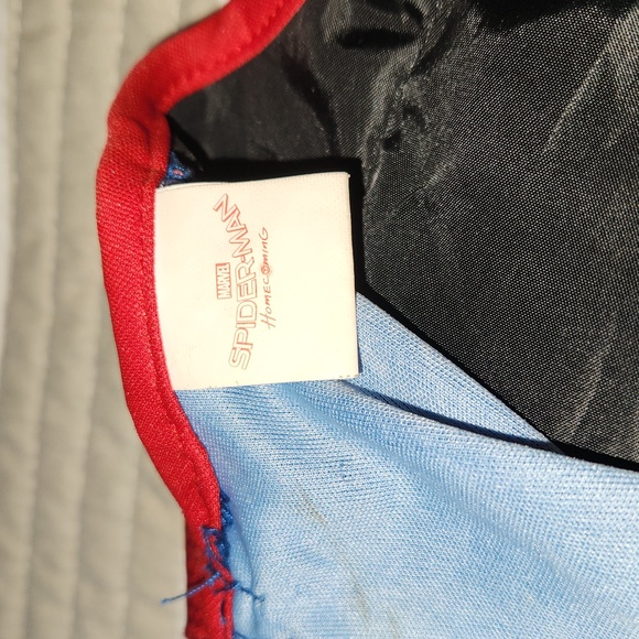 Spiderman Costume Kids Size Small with muscle chest, gloves and mask - Picture 8 of 9